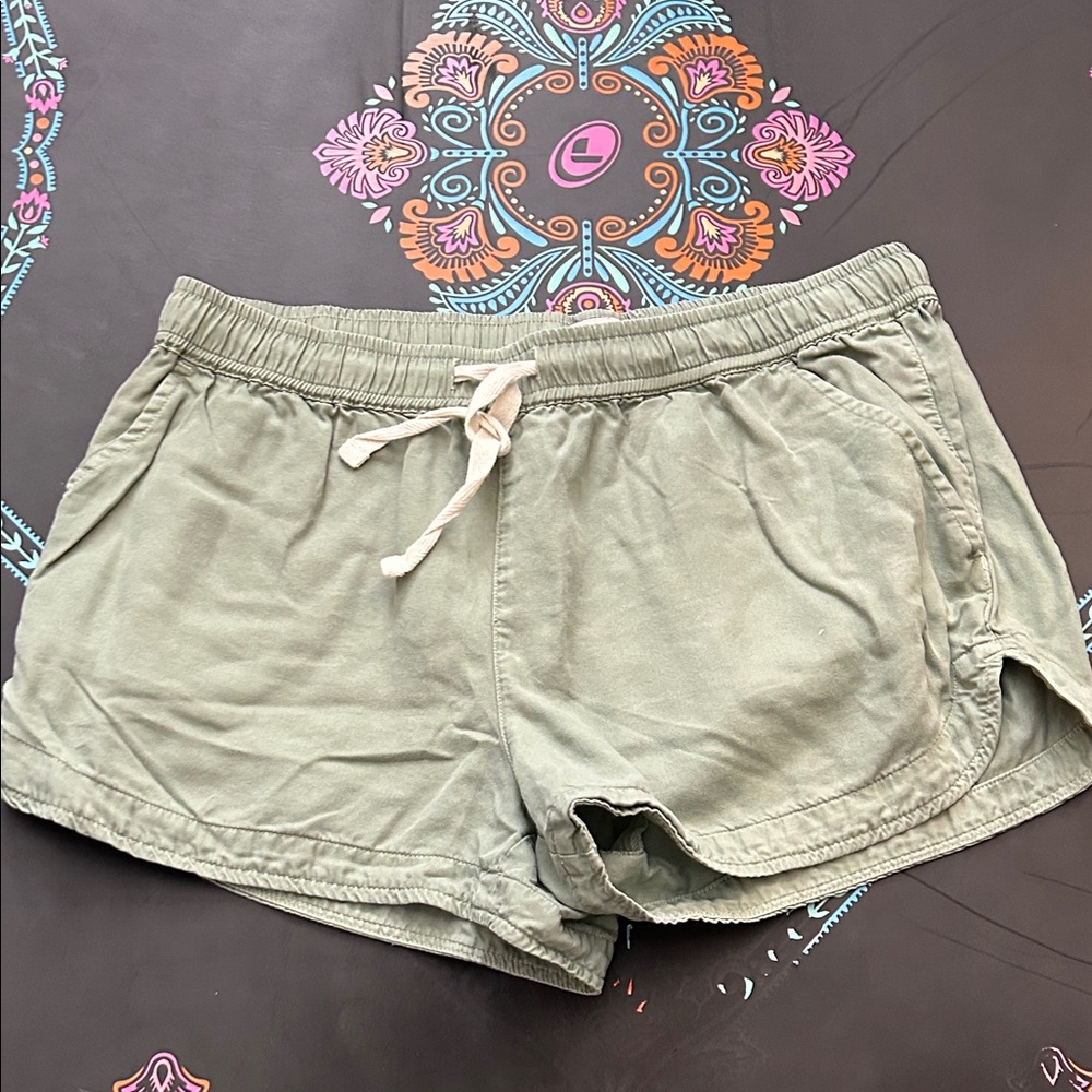 SO High Rise Dolphin Shorts with drawstring and pockets, Sage Green, Size Small